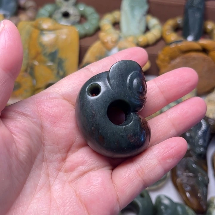 未镶嵌岫岩河磨玉（透闪石质玉）珠宝奇石