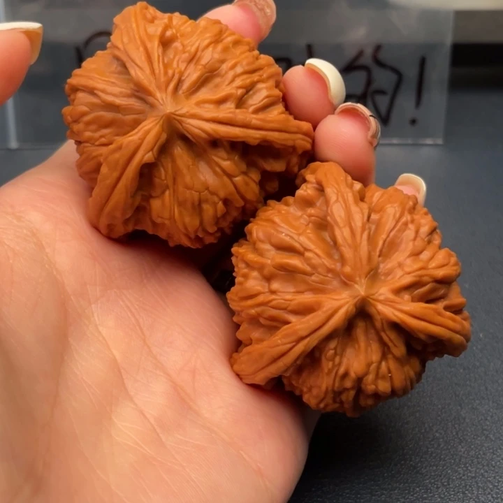 静***杜文玩核桃吊坠白狮子