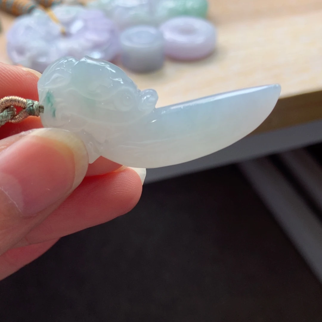 翡翠未镶嵌颈饰吊坠