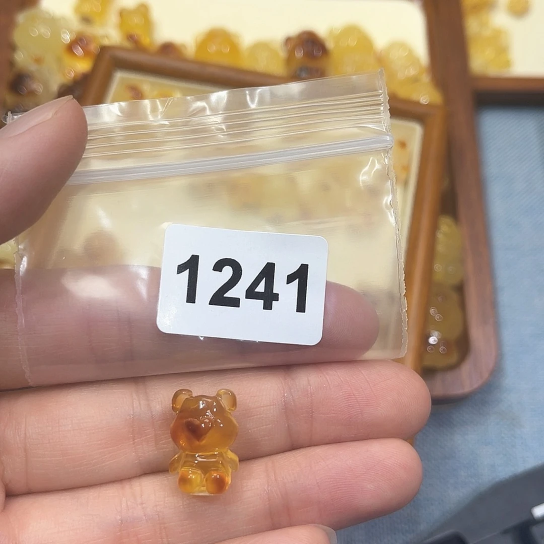 琥珀珠宝奇石未镶嵌七***?