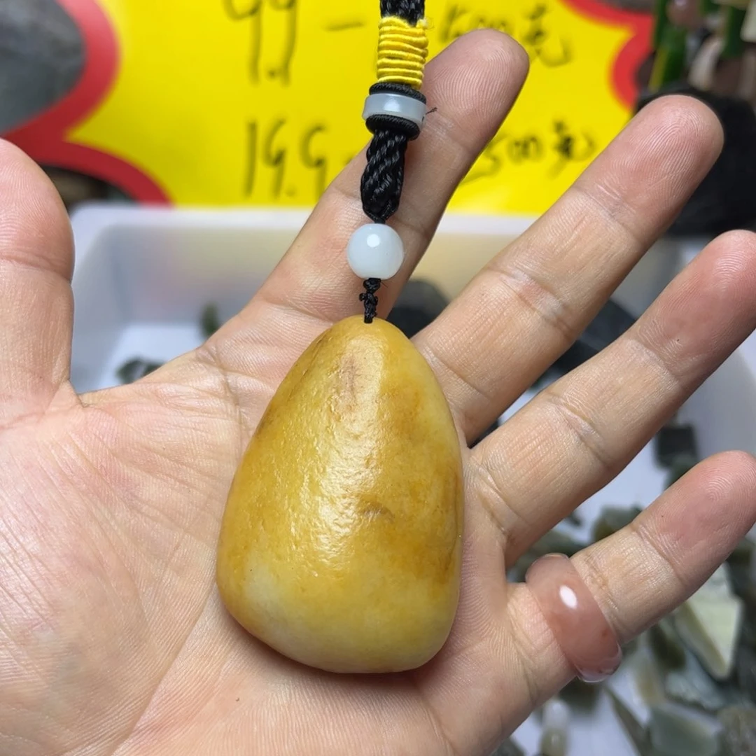 足铂镶嵌透闪石质玉珠宝奇石