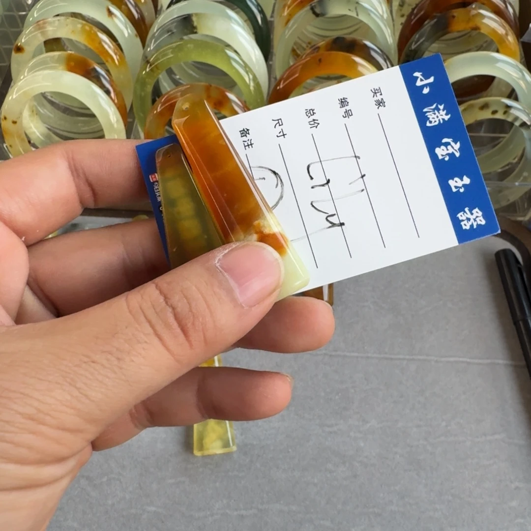 L***y蛇纹石玉未镶嵌手镯