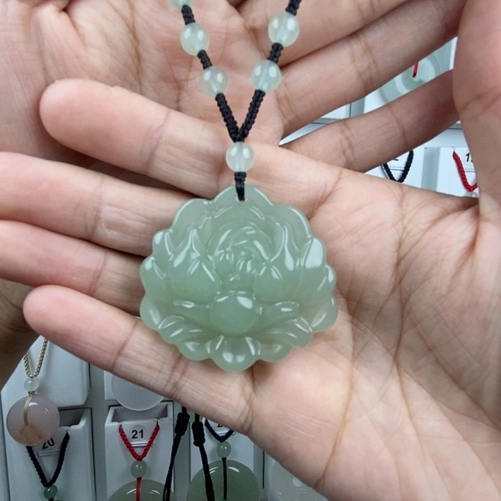 爱***硕石英质玉未镶嵌颈饰