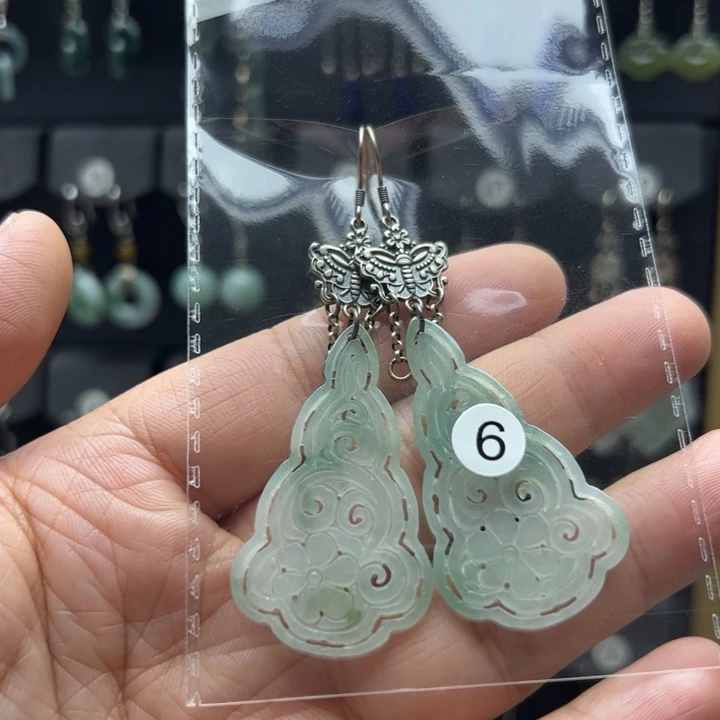 巨***文银S925镶嵌翡翠耳饰