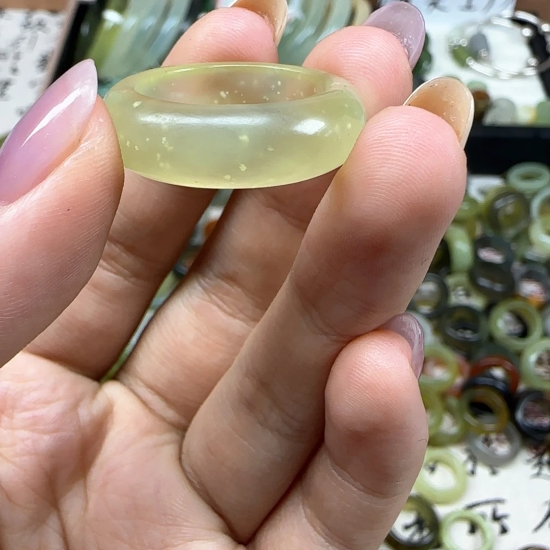 蛇纹石玉未镶嵌戒指内径18.6 港18