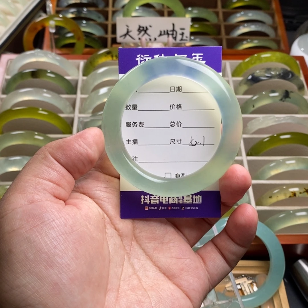 蛇纹石玉未镶嵌手镯人***多