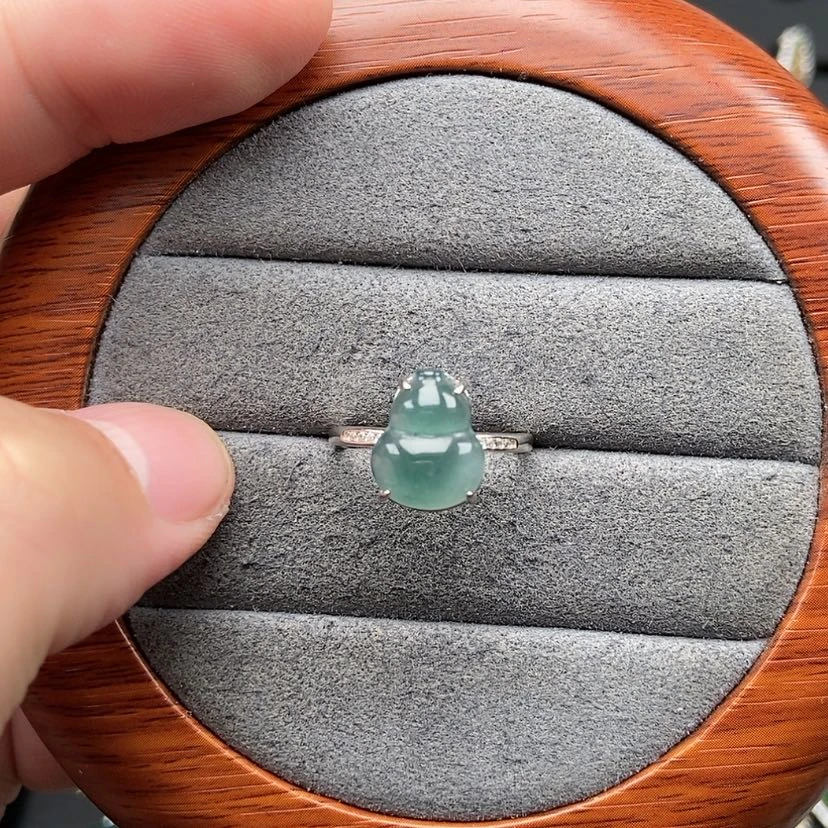 【闪购商品】翡翠戒指银S925镶嵌S**?兮兮