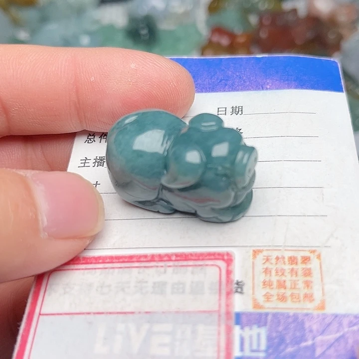 翡翠颈饰未镶嵌福猪