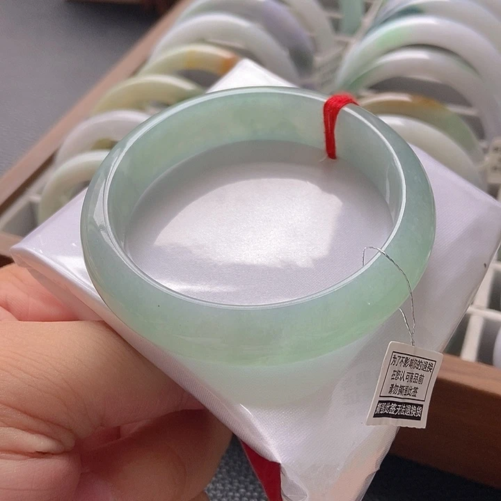 翡翠未镶嵌手镯x1