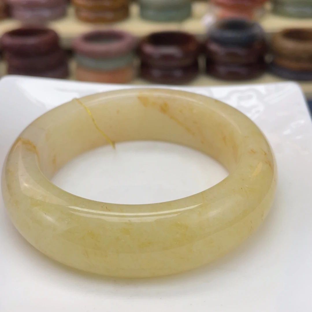 【闪购商品】石英质玉手镯未镶嵌我****.