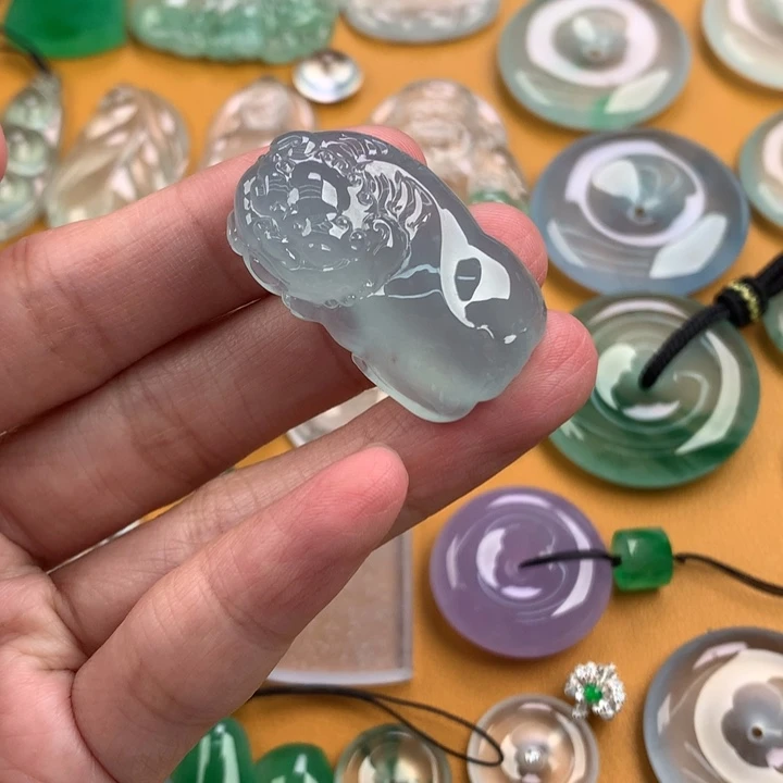 颈饰未镶嵌翡翠…..