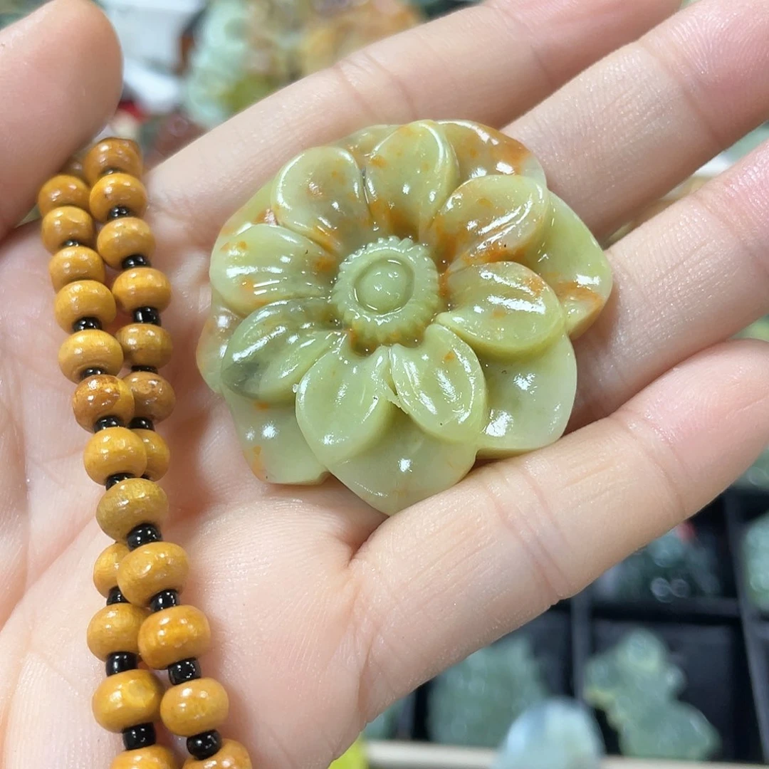 蛇纹石玉颈饰未镶嵌