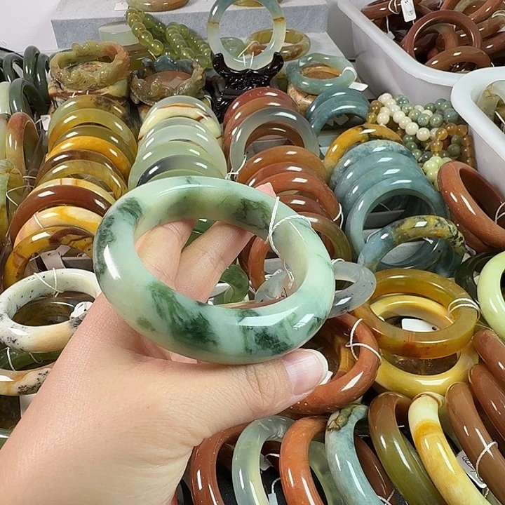 蛇纹石玉未镶嵌手镯微瑕