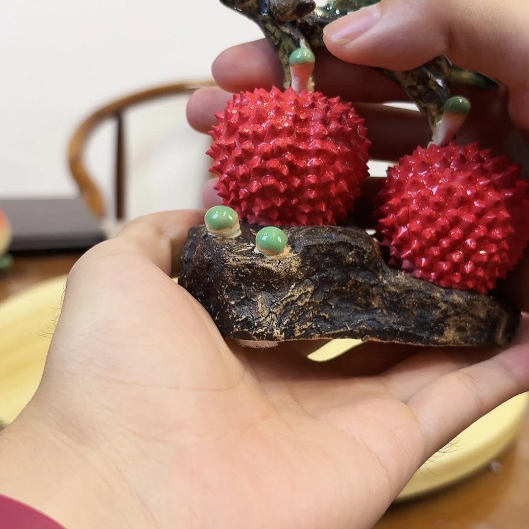 陶瓷双荔枝小摆件的
