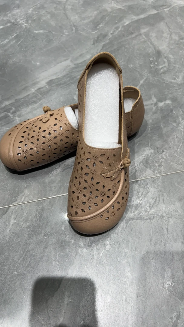 一脚蹬单鞋女鞋平跟复古洞洞鞋夏季妈妈鞋女士舒适纯色女镂空