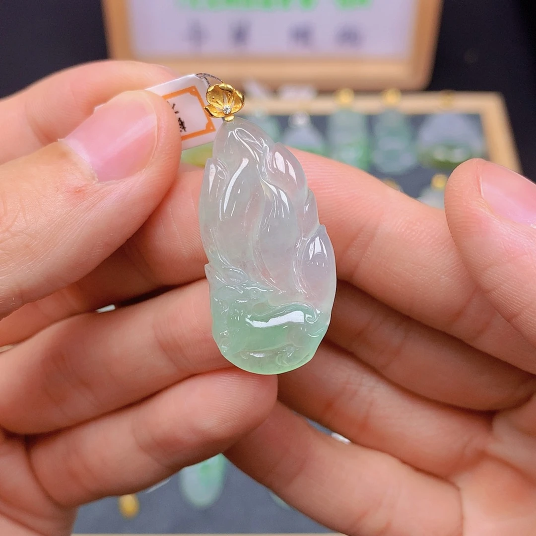 翡翠18K金镶嵌颈饰翡翠