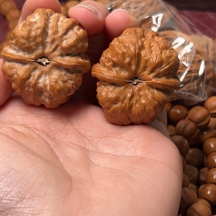 ****姜猴头核桃把件蛤蟆头