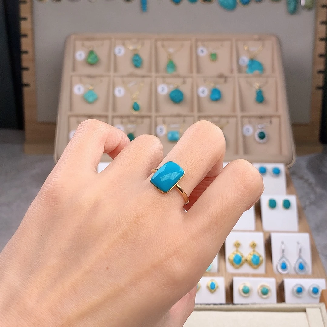 绿松石18K金镶嵌戒指坏*蕊