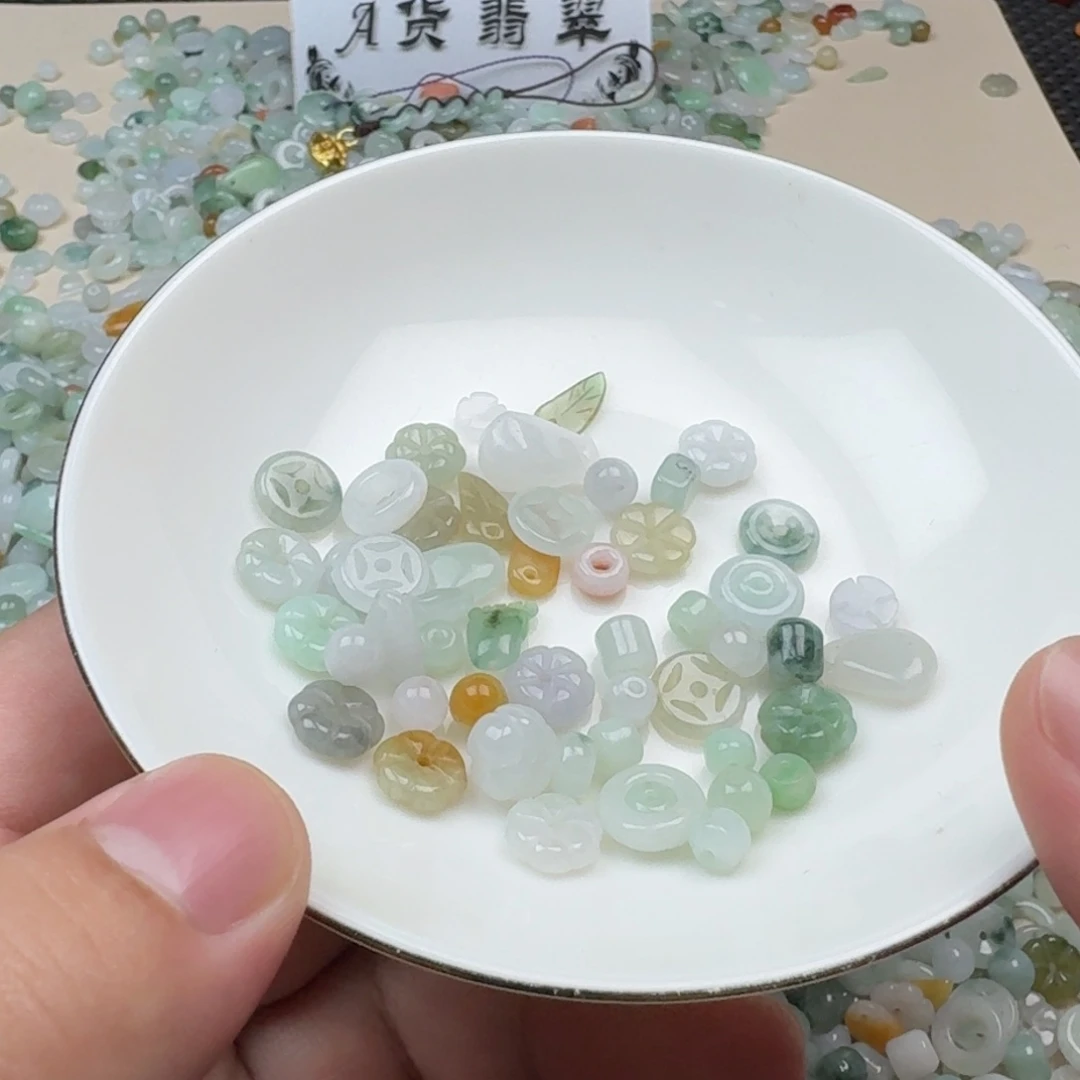浓***开翡翠挂件未镶嵌翡翠