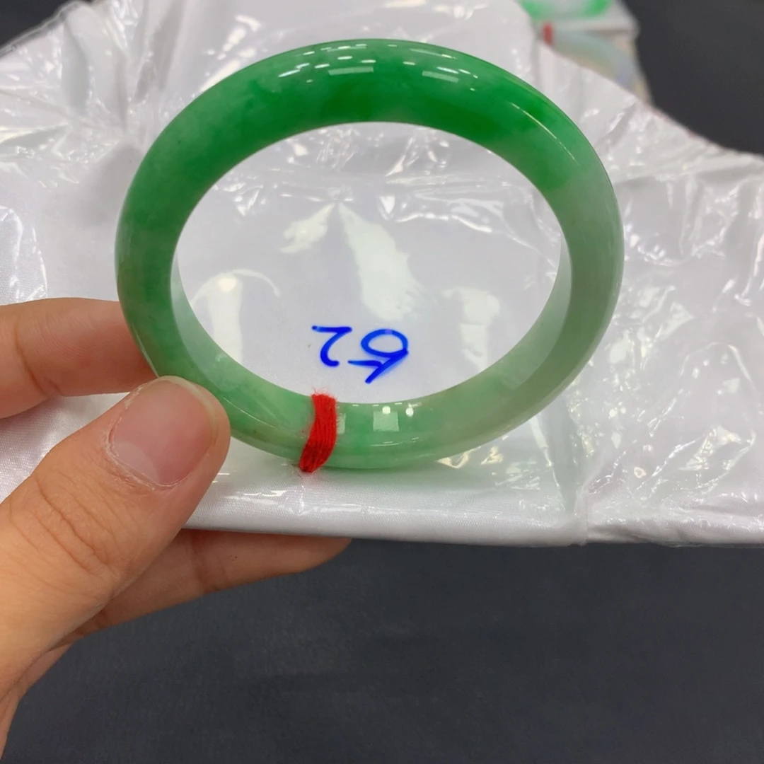 翡翠手镯未镶嵌翡翠39