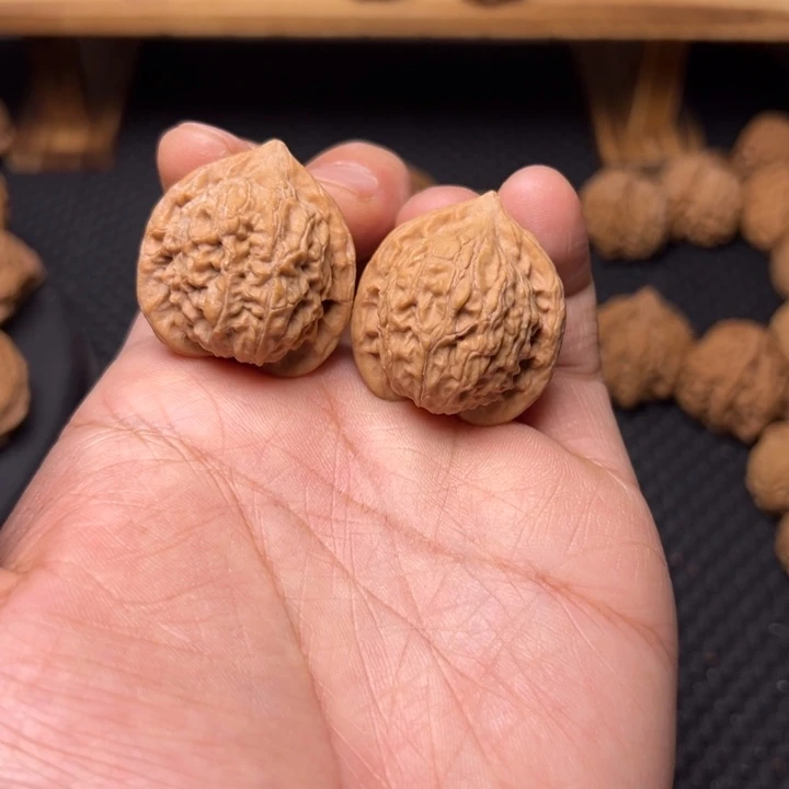 文玩核桃吊坠野生公子帽