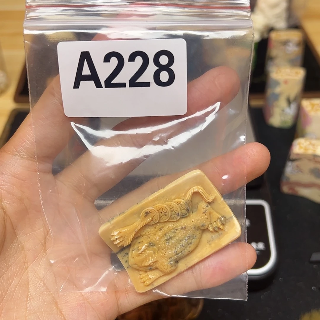 天然猛犸象牙雕刻品