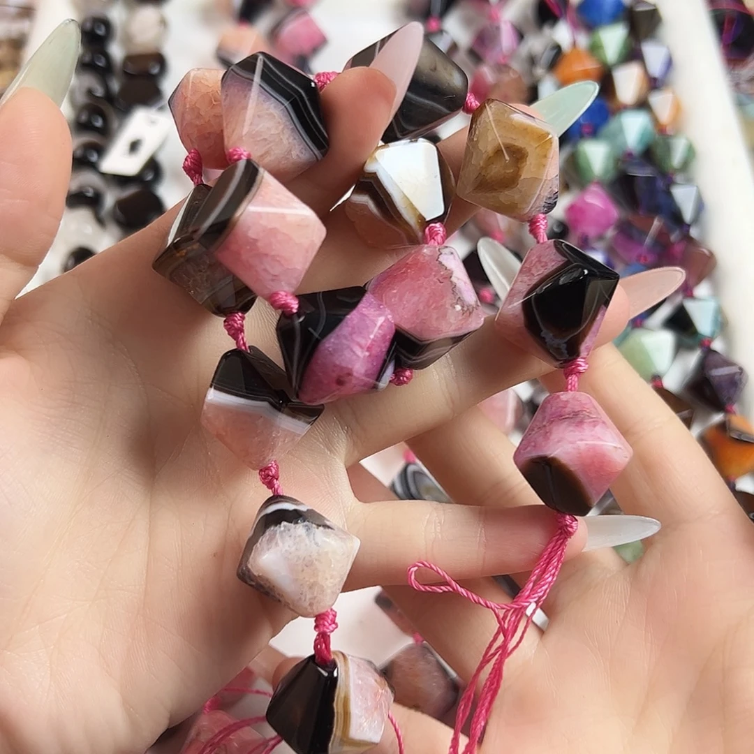 未镶嵌玛瑙/玉髓珠宝半成品A174 天然粉色水晶玛瑙共生体
