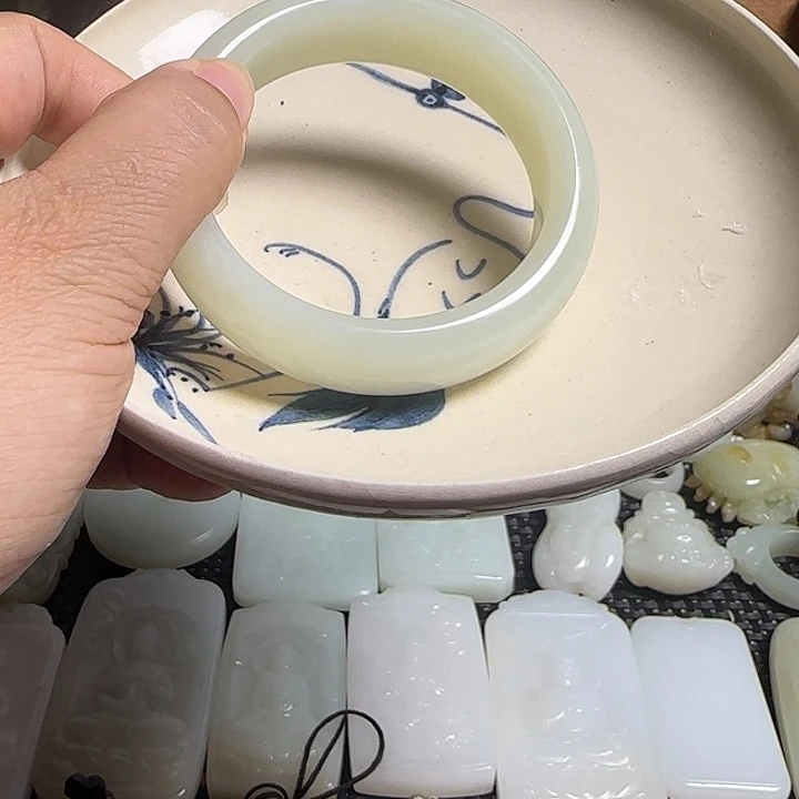 如***祎瓷片新号开播瓷盘一件