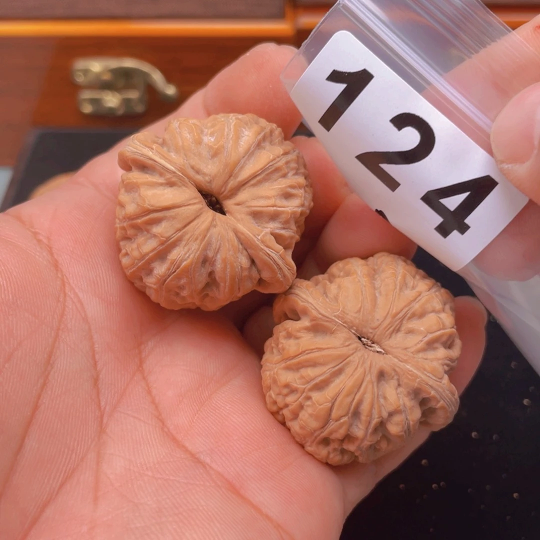 文玩核桃吊坠用****4元宝