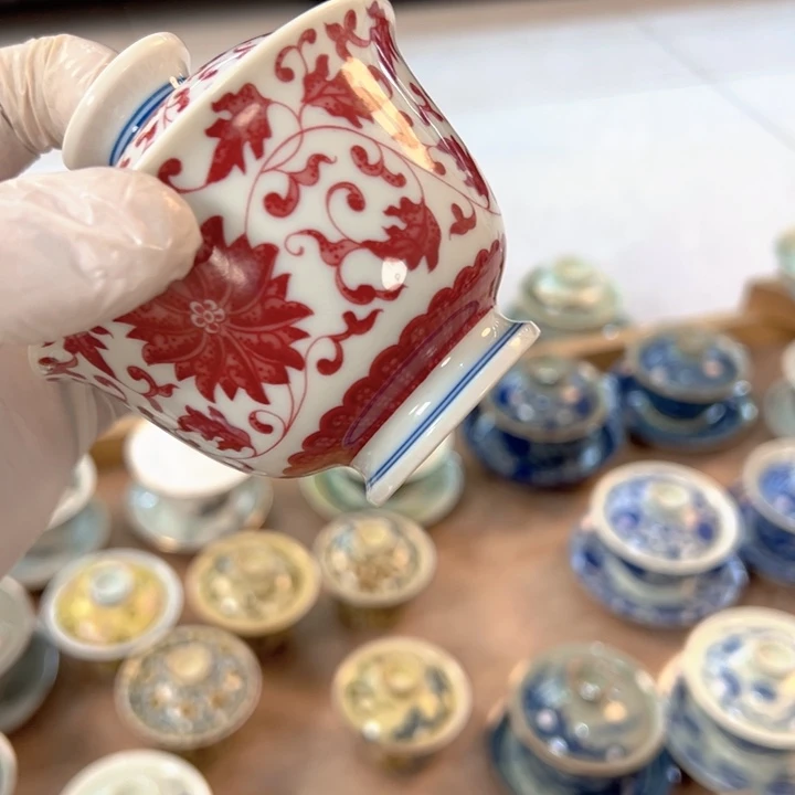 瓷片釉里红缠枝莲云池盖碗全品