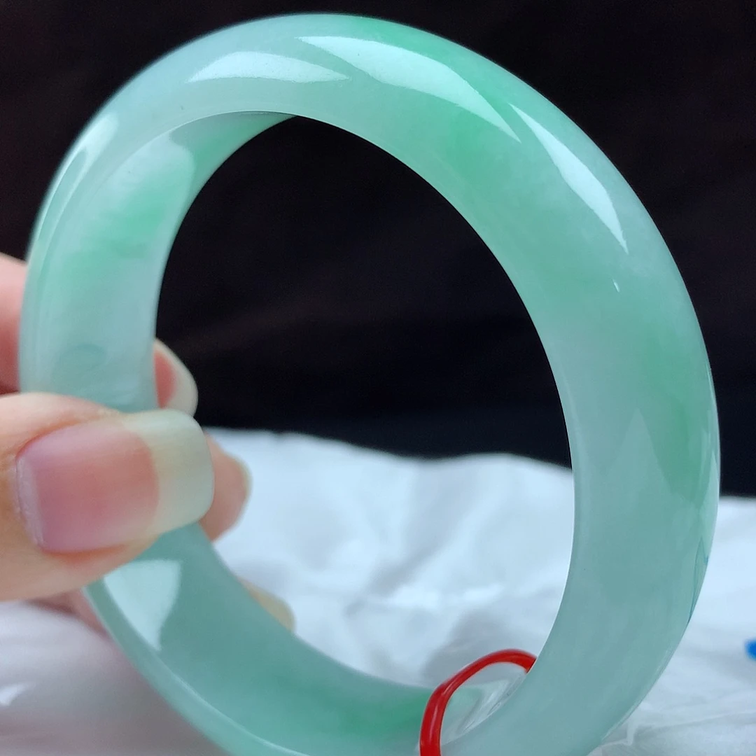 翡翠手镯未镶嵌8011，