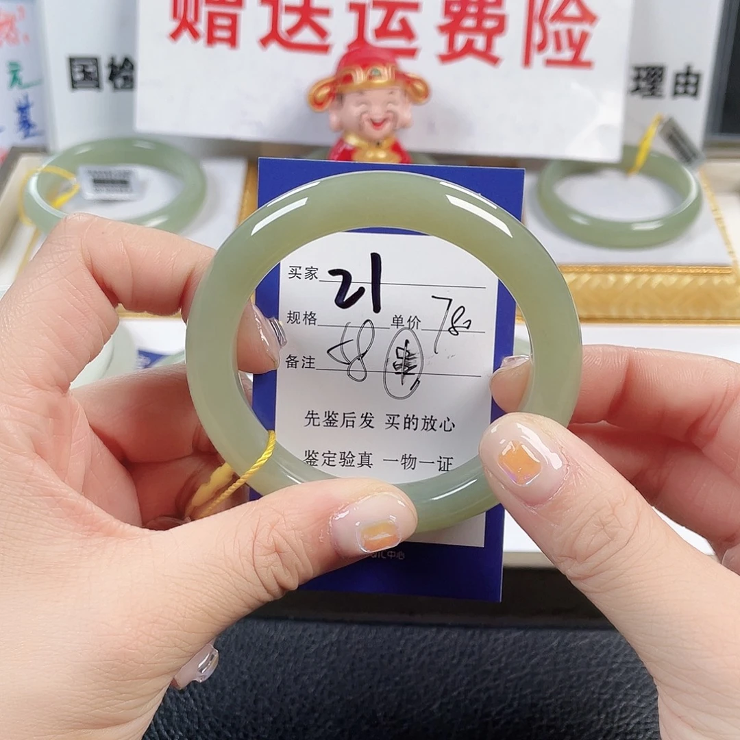 和田玉未镶嵌手镯