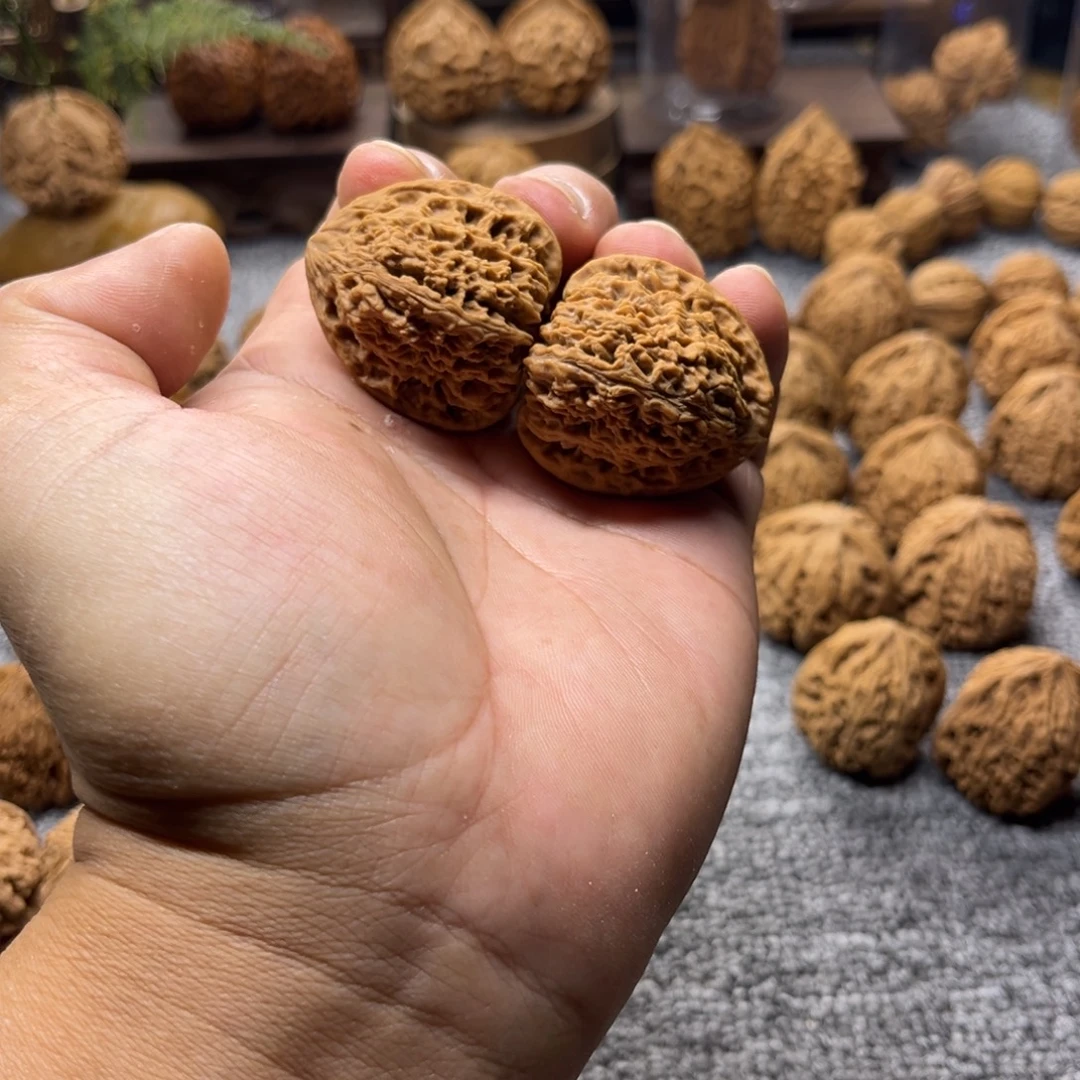 文玩核桃把件逐鹿三角南疆