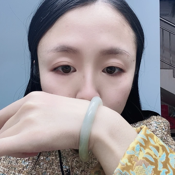 石英质玉（佘太翠）未镶嵌手镯