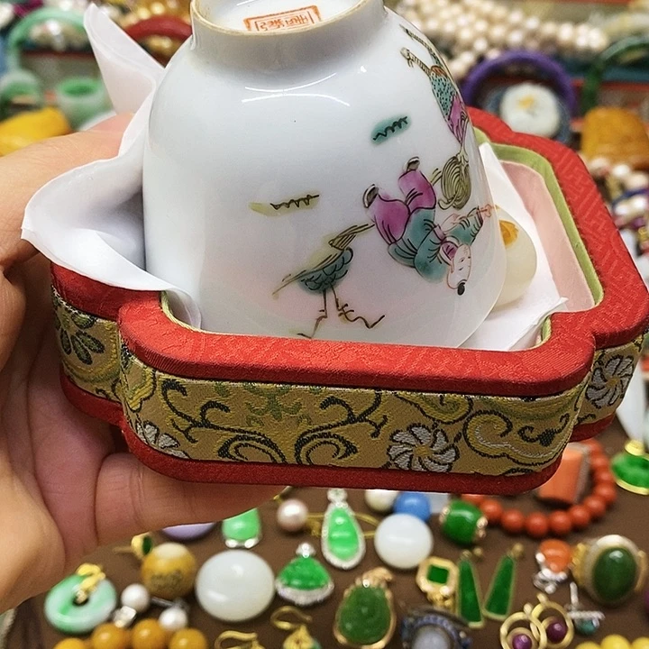 丁*青花彩绘小主人杯