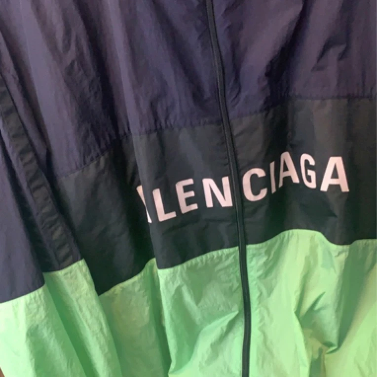 95新 Balenciaga/巴黎世家 黑绿拼接冲锋衣 AB2306120041
