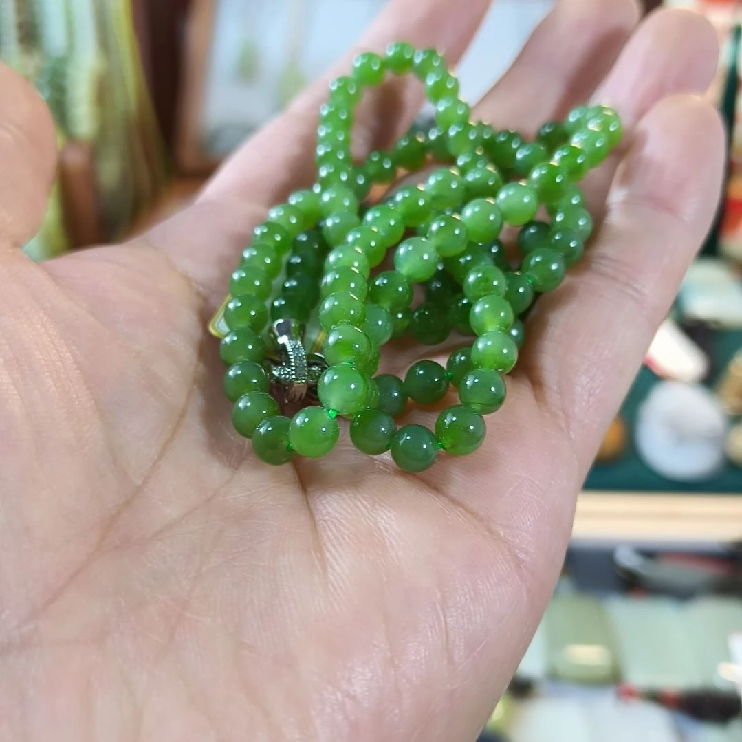 阿***雨和田玉未镶嵌颈饰