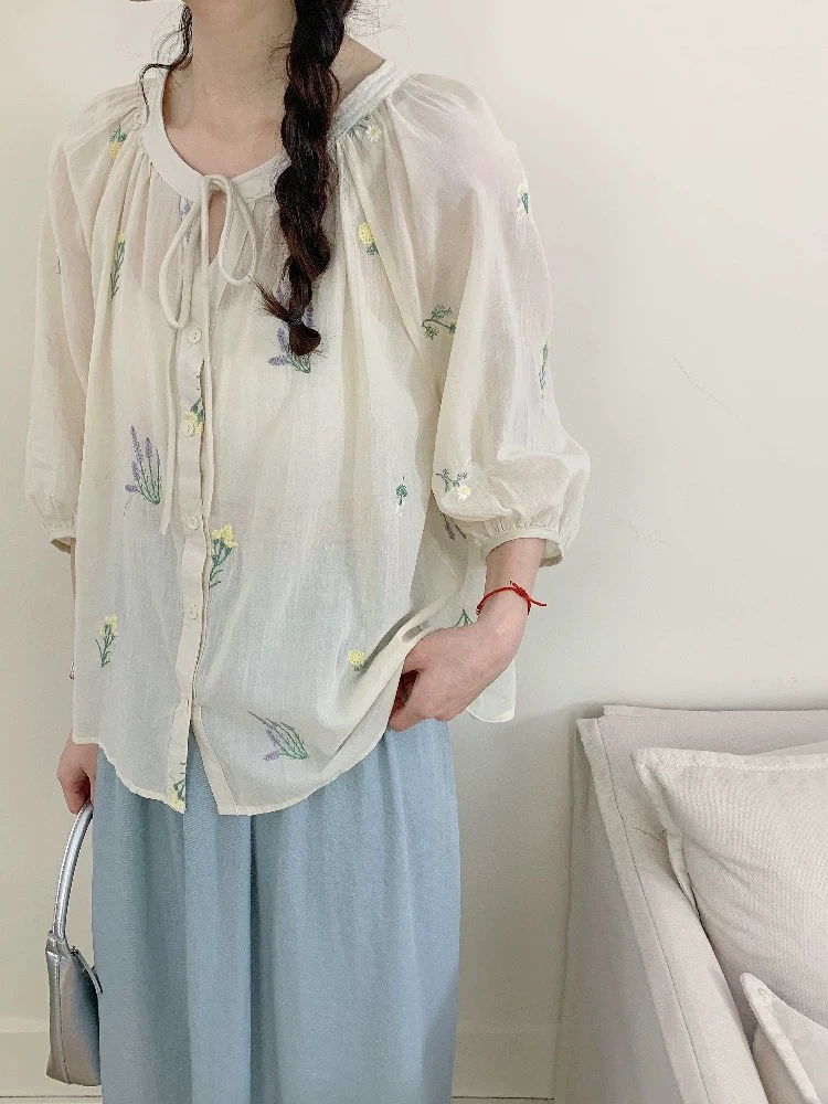 花卉绣花小衫～法式甜美优雅宽松气质灯笼袖宽松衬衫夏季HF33851