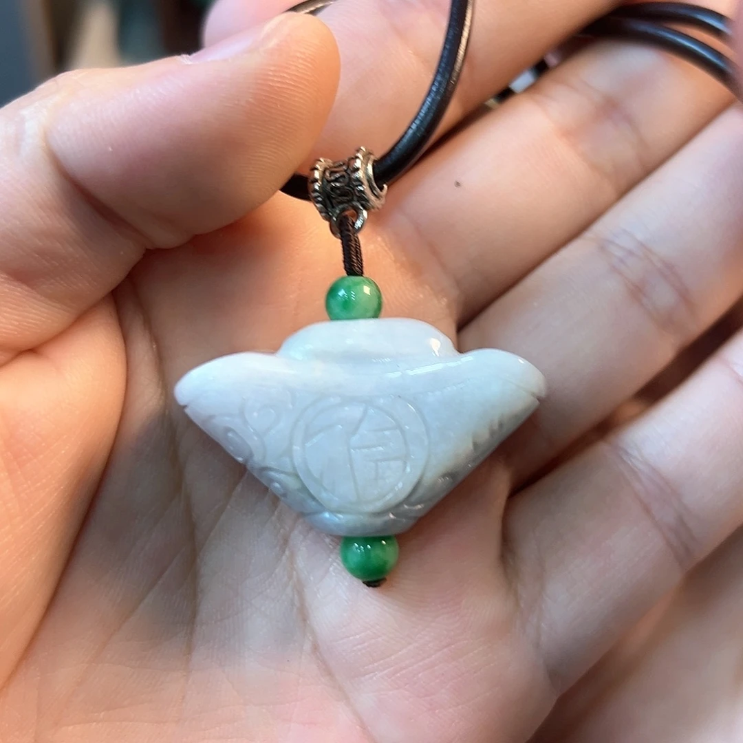 翡翠颈饰未镶嵌吊坠