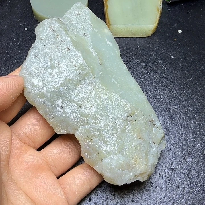 和田玉（糖玉）未镶嵌珠宝奇石