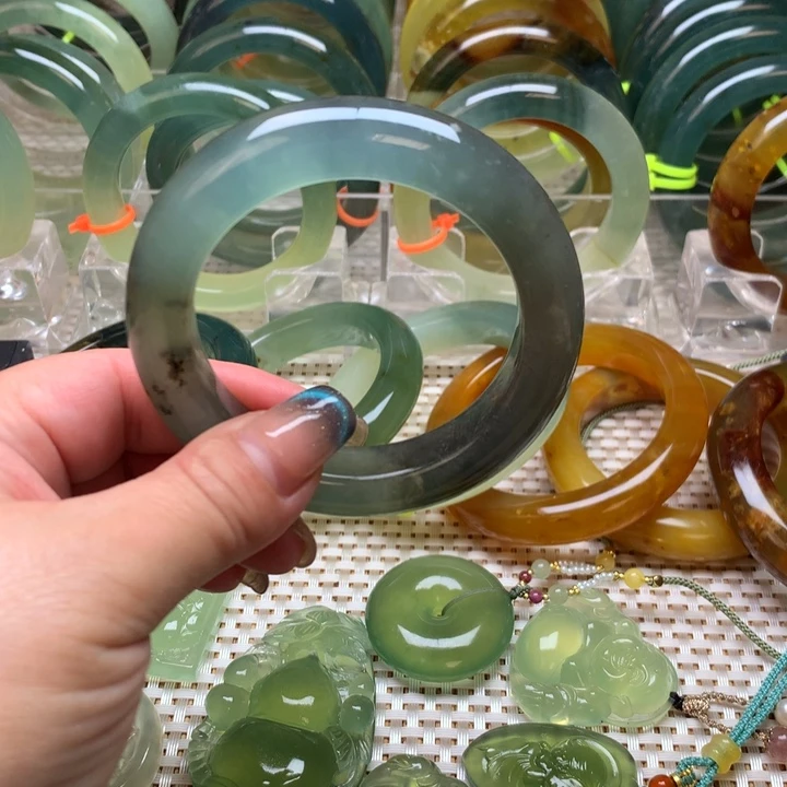 蛇纹石玉手镯55圈口微瑕未镶嵌