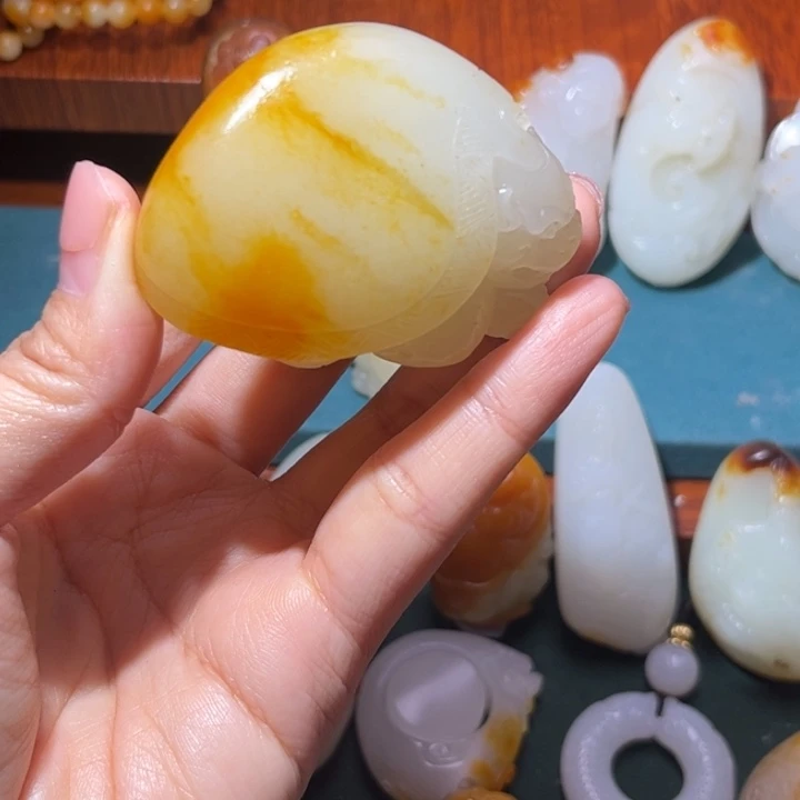 千***业和田玉未镶嵌颈饰
