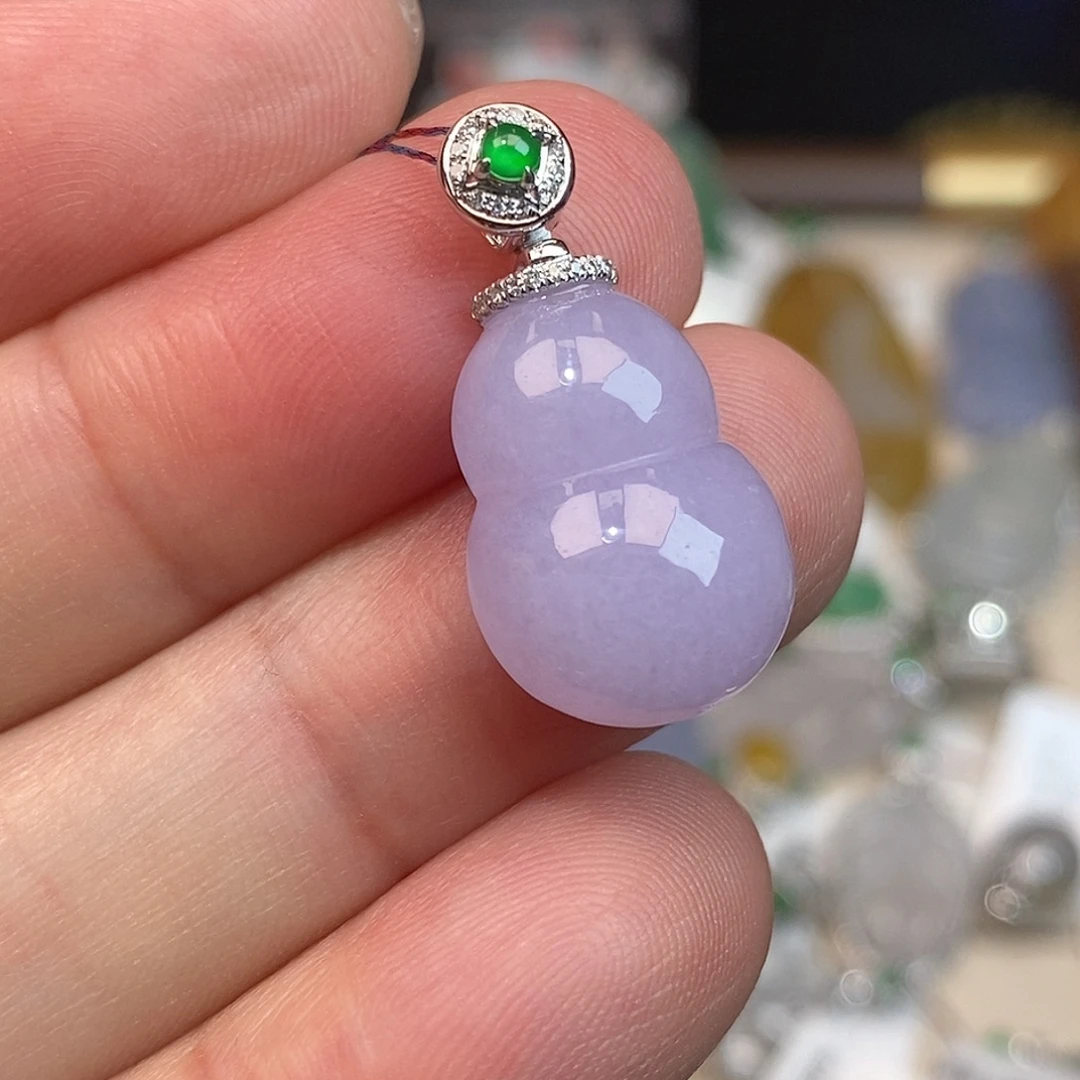 翡翠18K金镶嵌颈饰葫芦