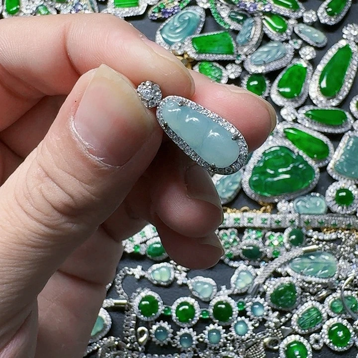 翡翠颈饰未镶嵌天然A货翡翠放漏