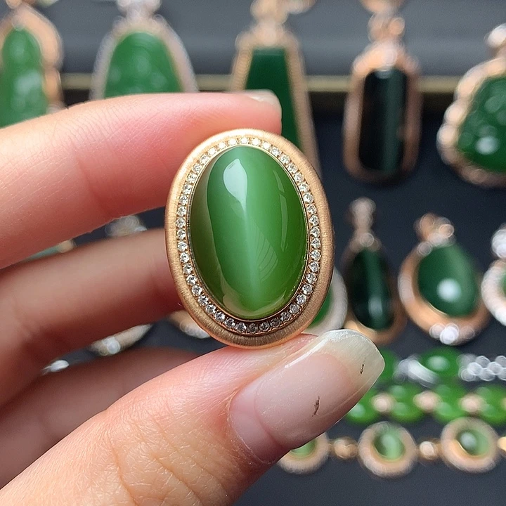 和田玉18K金镶嵌戒指