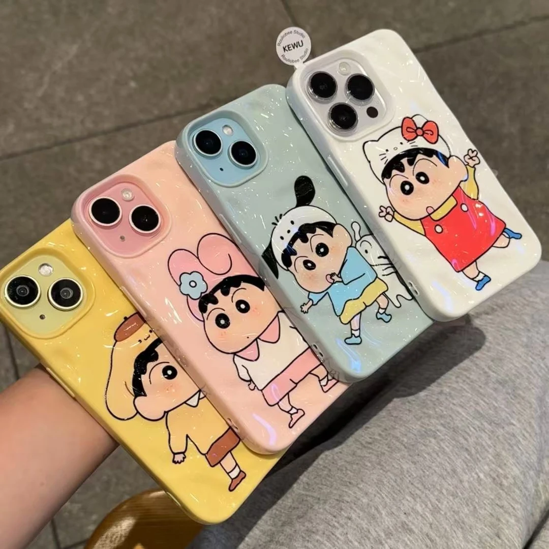 可爱小新三丽鸥套装适用苹果16/15褶皱手机壳14/13陨石纹12/11软