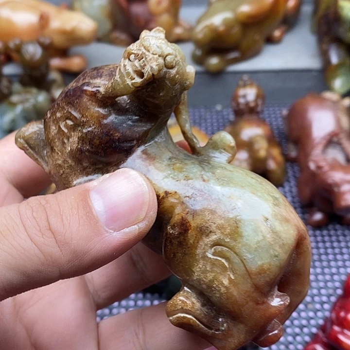 未镶嵌蛇纹石玉颈饰