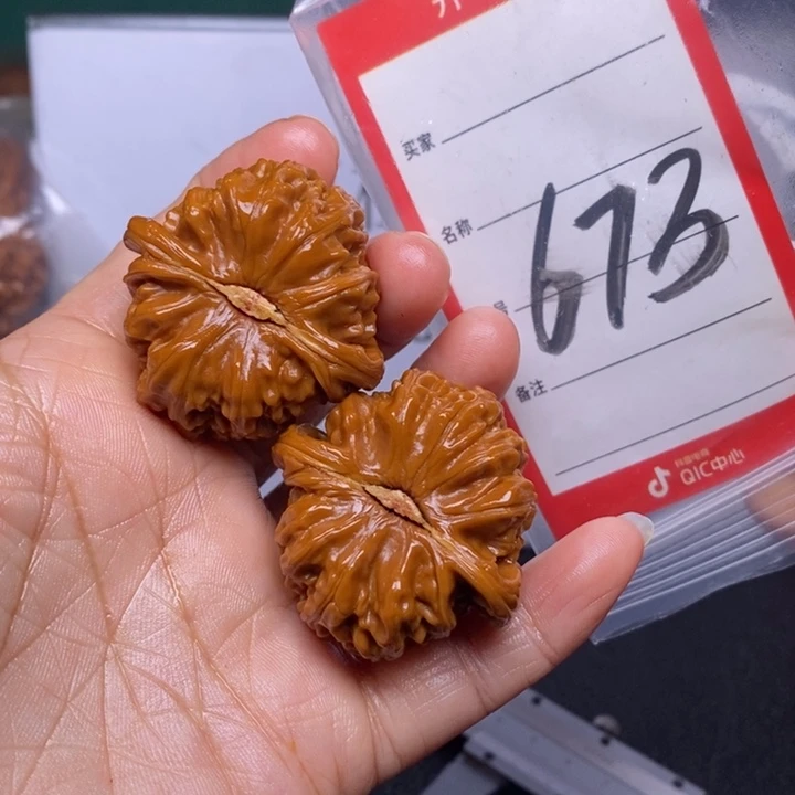 文玩核桃把件673，39白狮子