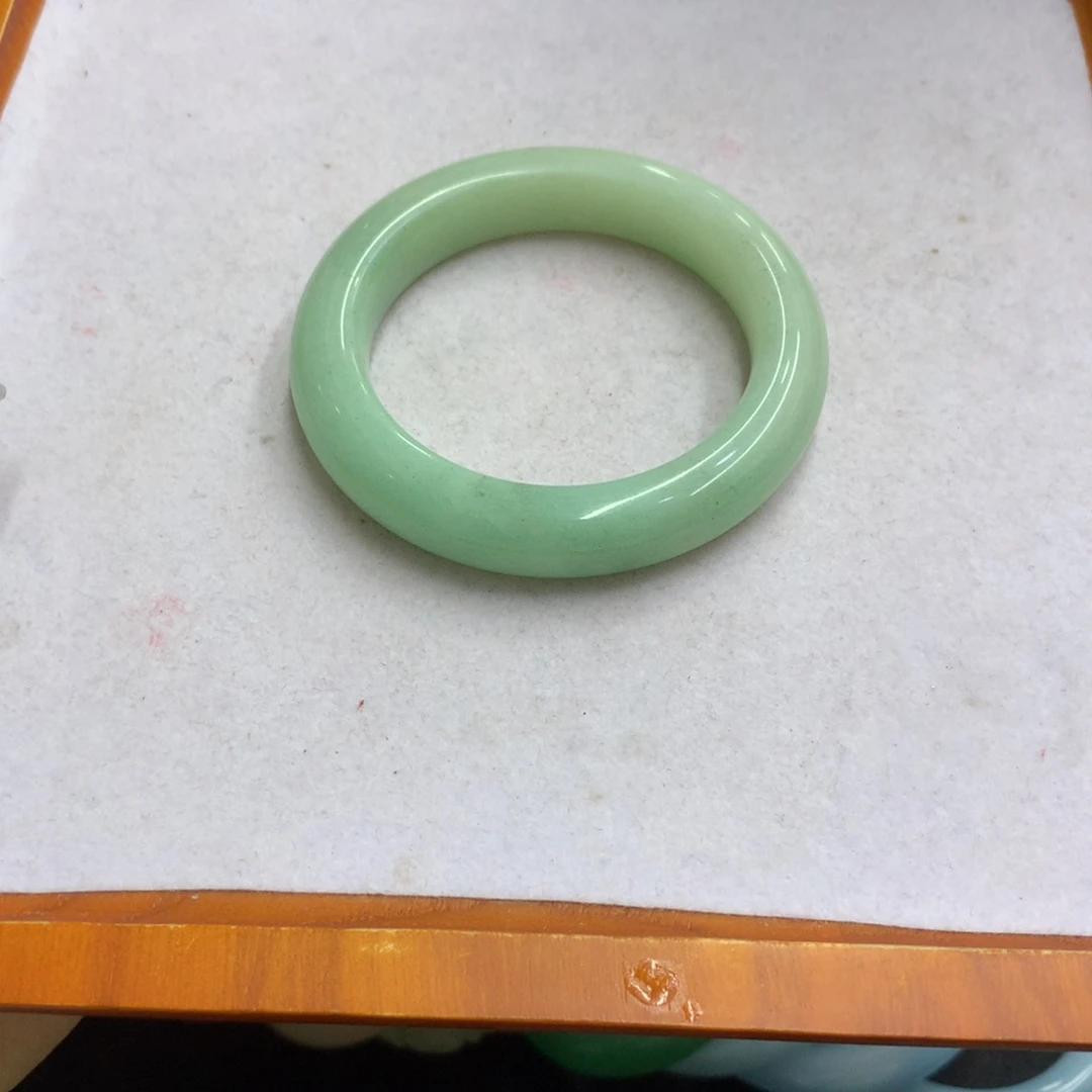 未镶嵌手镯石英质玉