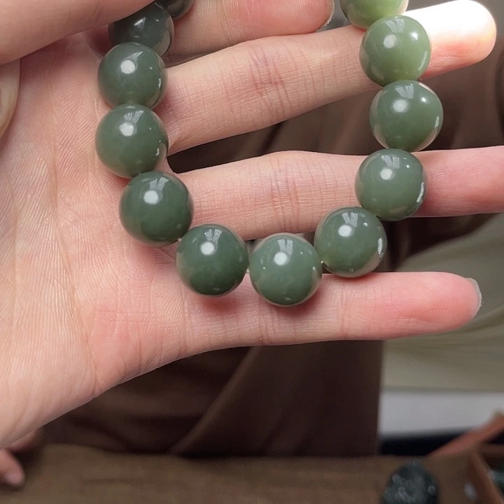 和田玉未镶嵌把件